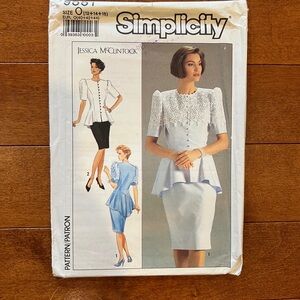 Simplicity 9551 Sewing Pattern Packet - White and Black Printed Envelope